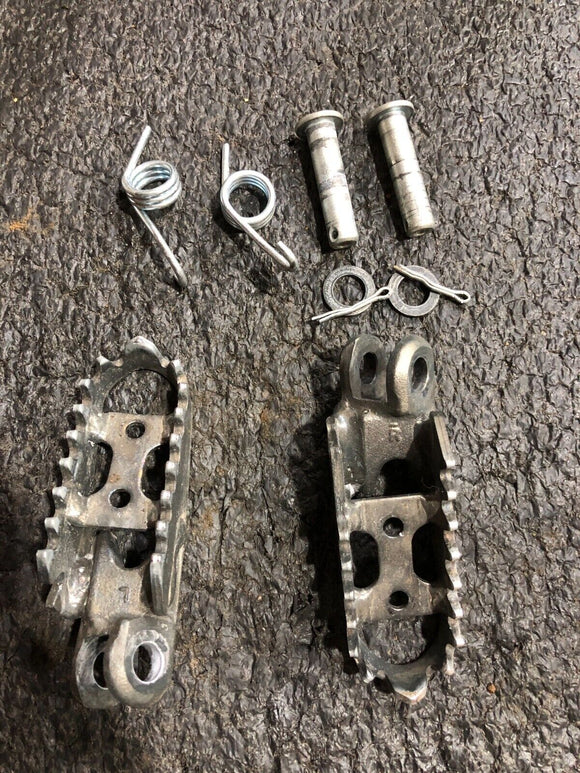00-24 DRZ400SM DRZ 400S DRZ400SM OEM right & left footpegs foot pegs RM125 OEM